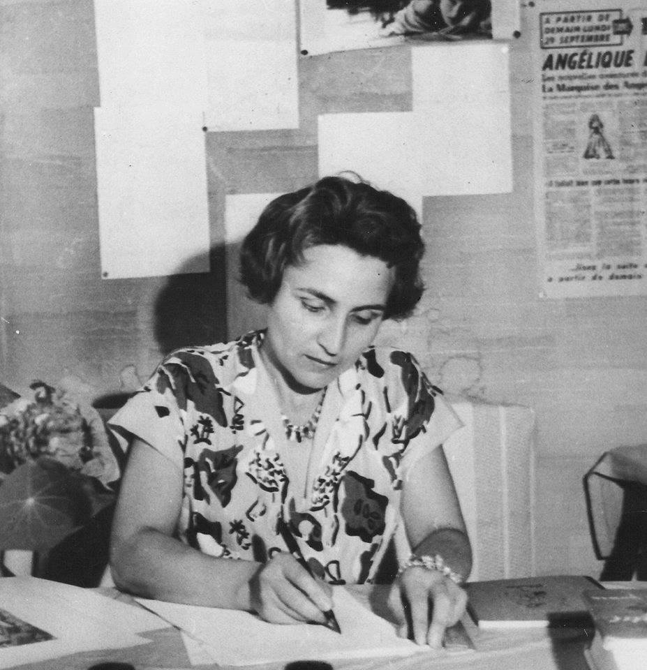 Анн Голон работает над книгой Анжелика и король 1957 год