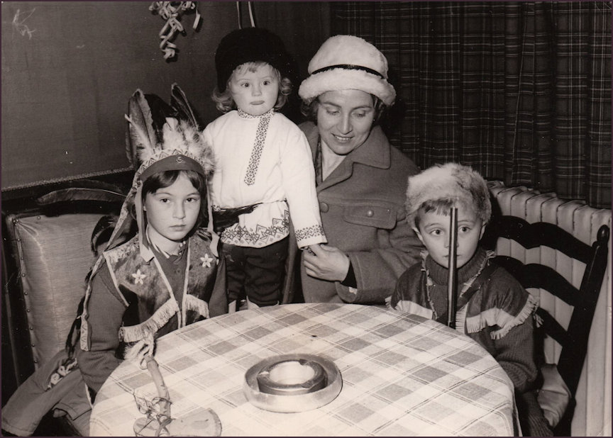 Анн Голон с детьми 1966 год